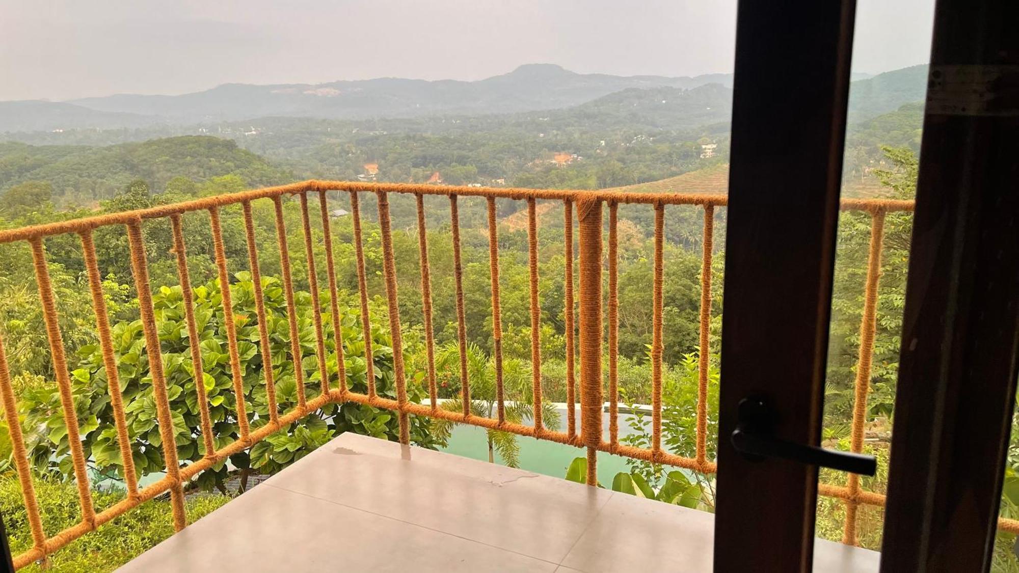 Antharyamin Hotel Thiruvananthapuram Екстериор снимка